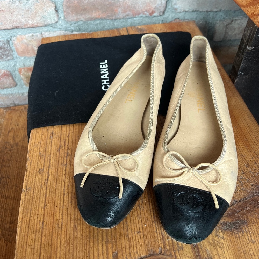 Chanel Interlocking CC Logo Ballet Flats Beige Size 39